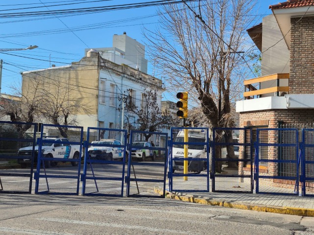 En la previa a una nueva marcha, volvi el vallado
